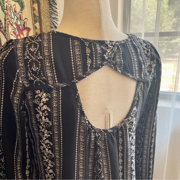 Black and White Bohemian Striped Floral Print Tunic Mini Dress with Open Back - Picture 4 of 4